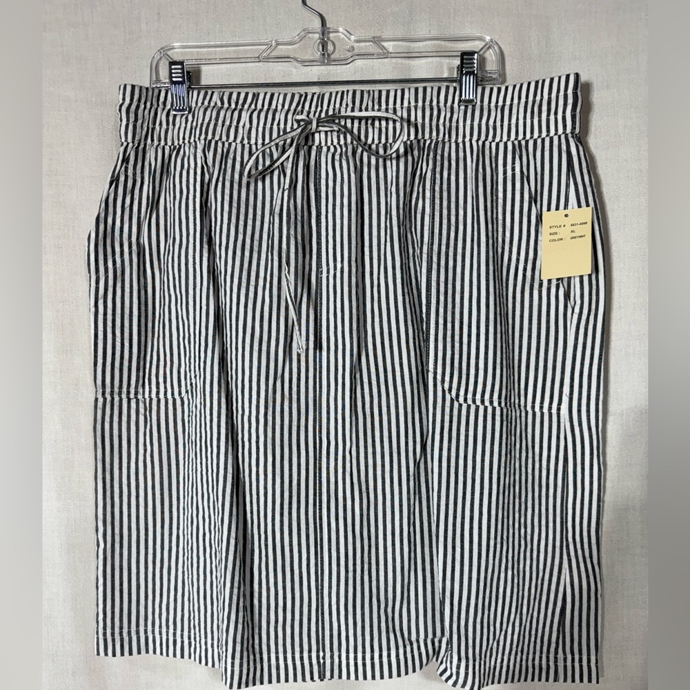 SM New York Monochrome Striped Skirt